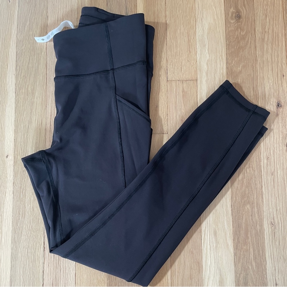 Lululemon High Rise Tight with pockets, Size 6